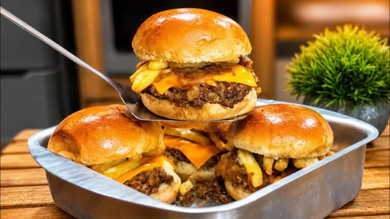 Hambúrguer na Travessa Cremoso com Cheddar e Batata Frita