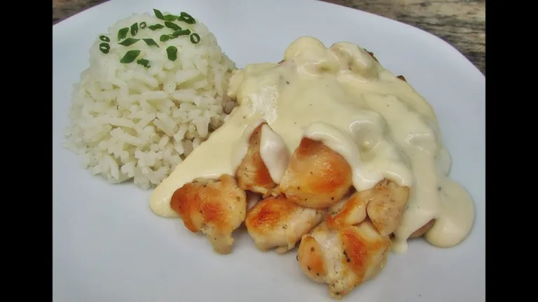 Frango ao Molho de Queijo Brie Cremoso e Elegante