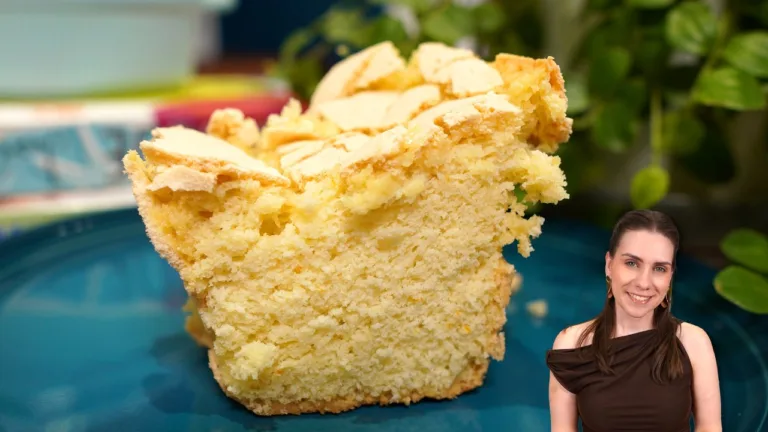 Bolo Brevidade Fofinho com 3 Ingredientes: Sem Farinha de Trigo e Que Derrete na Boca